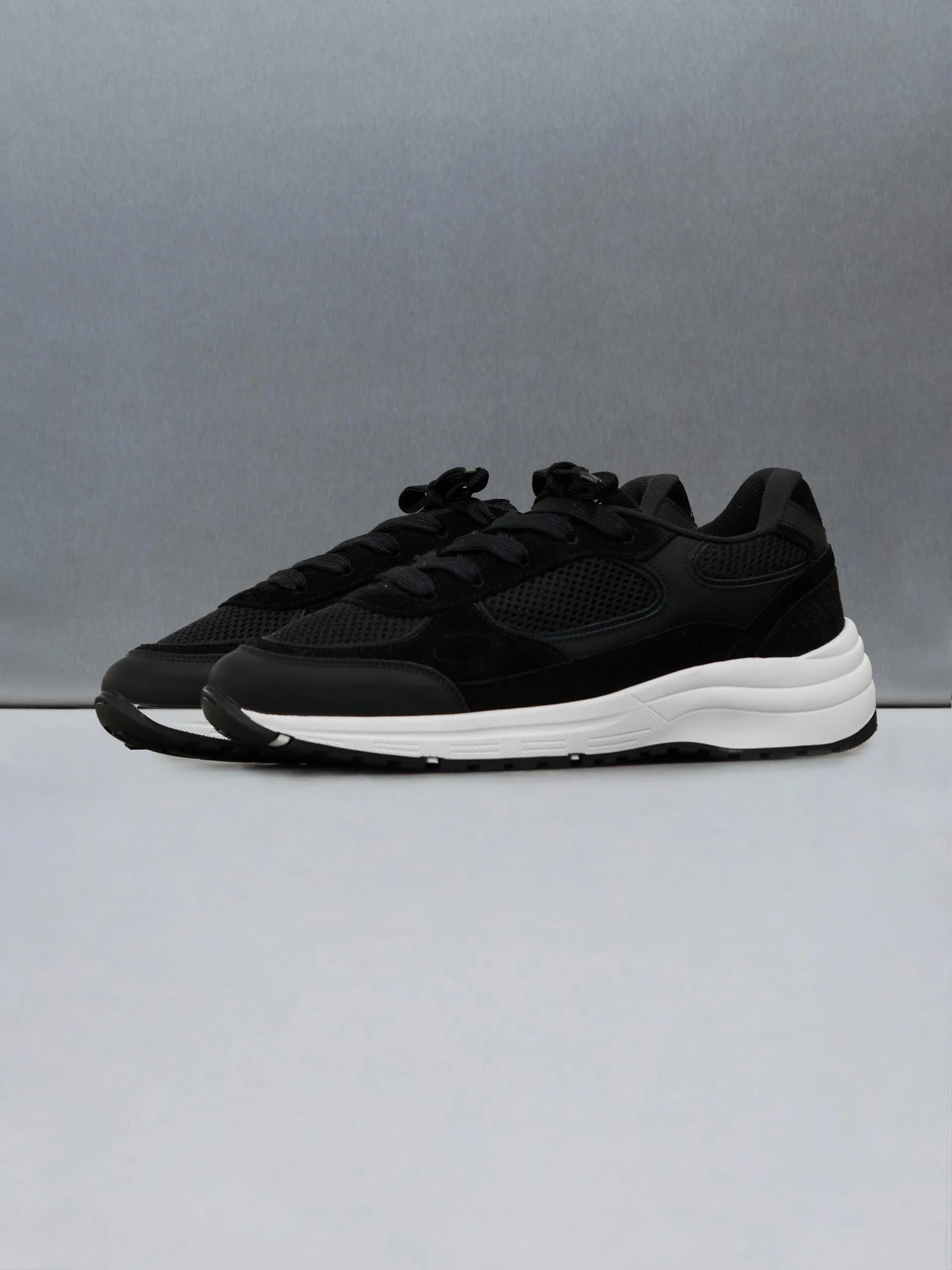 Apollo Runner in Black - Image 3