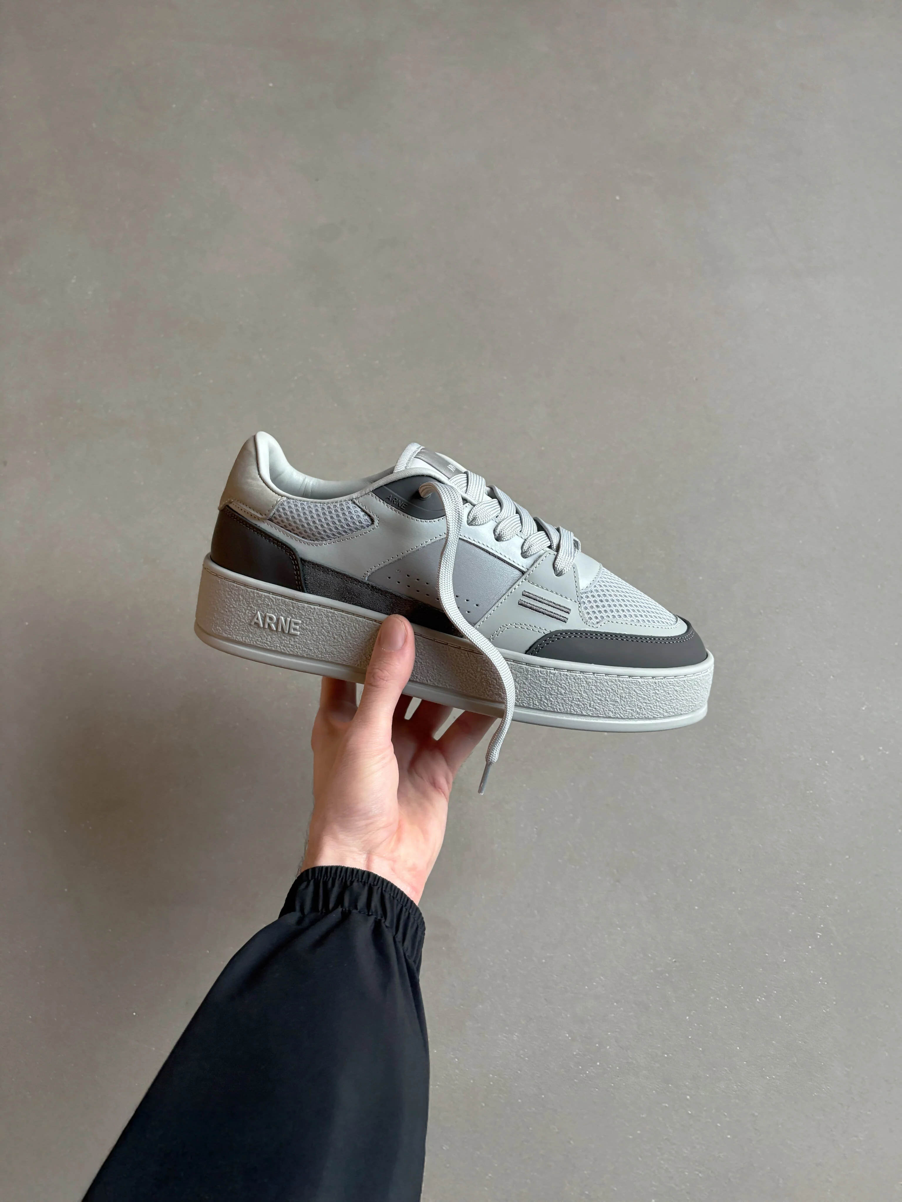 Arena Trainer 2.0 in Triple Grey - Image 6