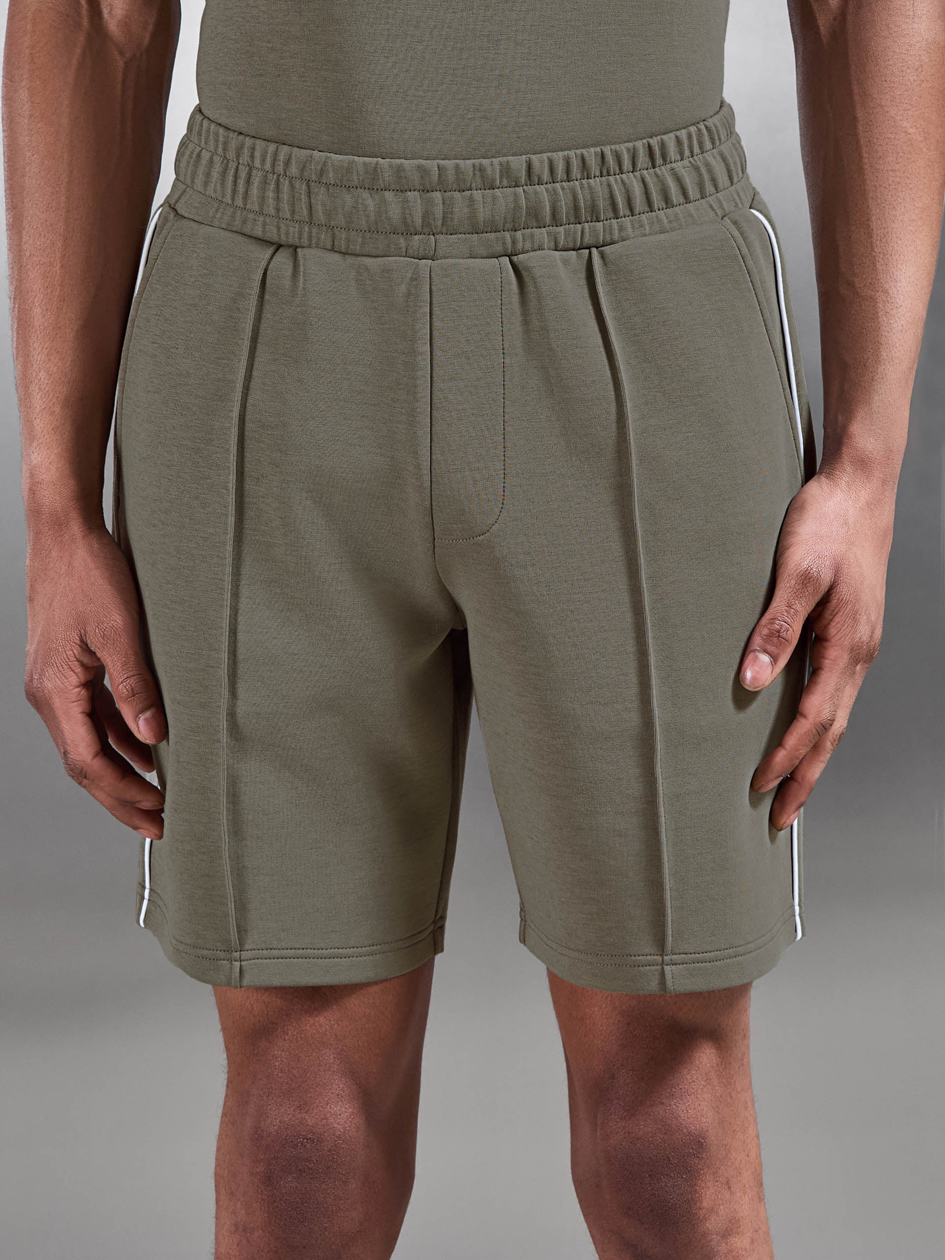 Everyday Luxe Piping Short in Olive - Image 4