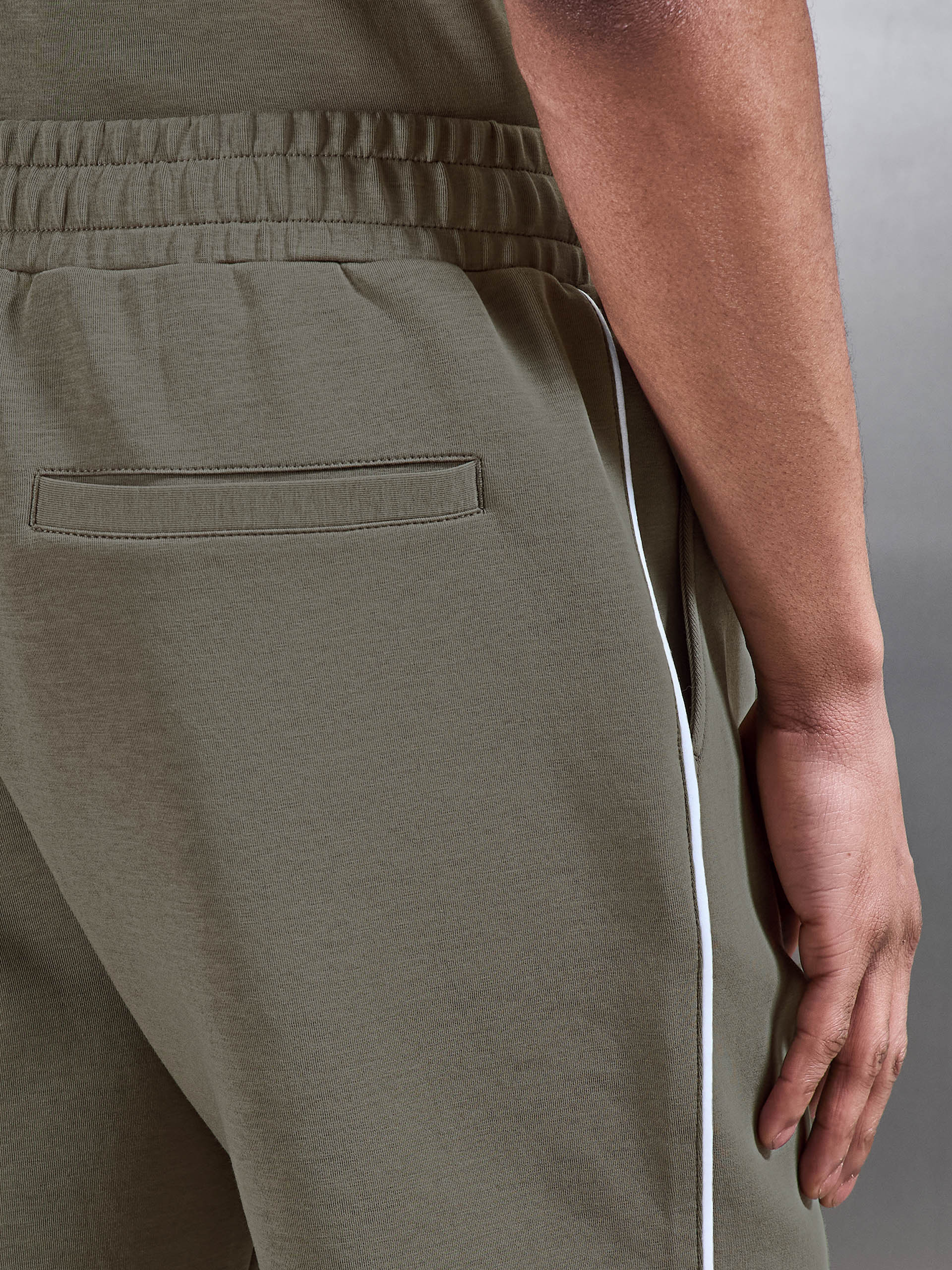 Everyday Luxe Piping Short in Olive - Image 6