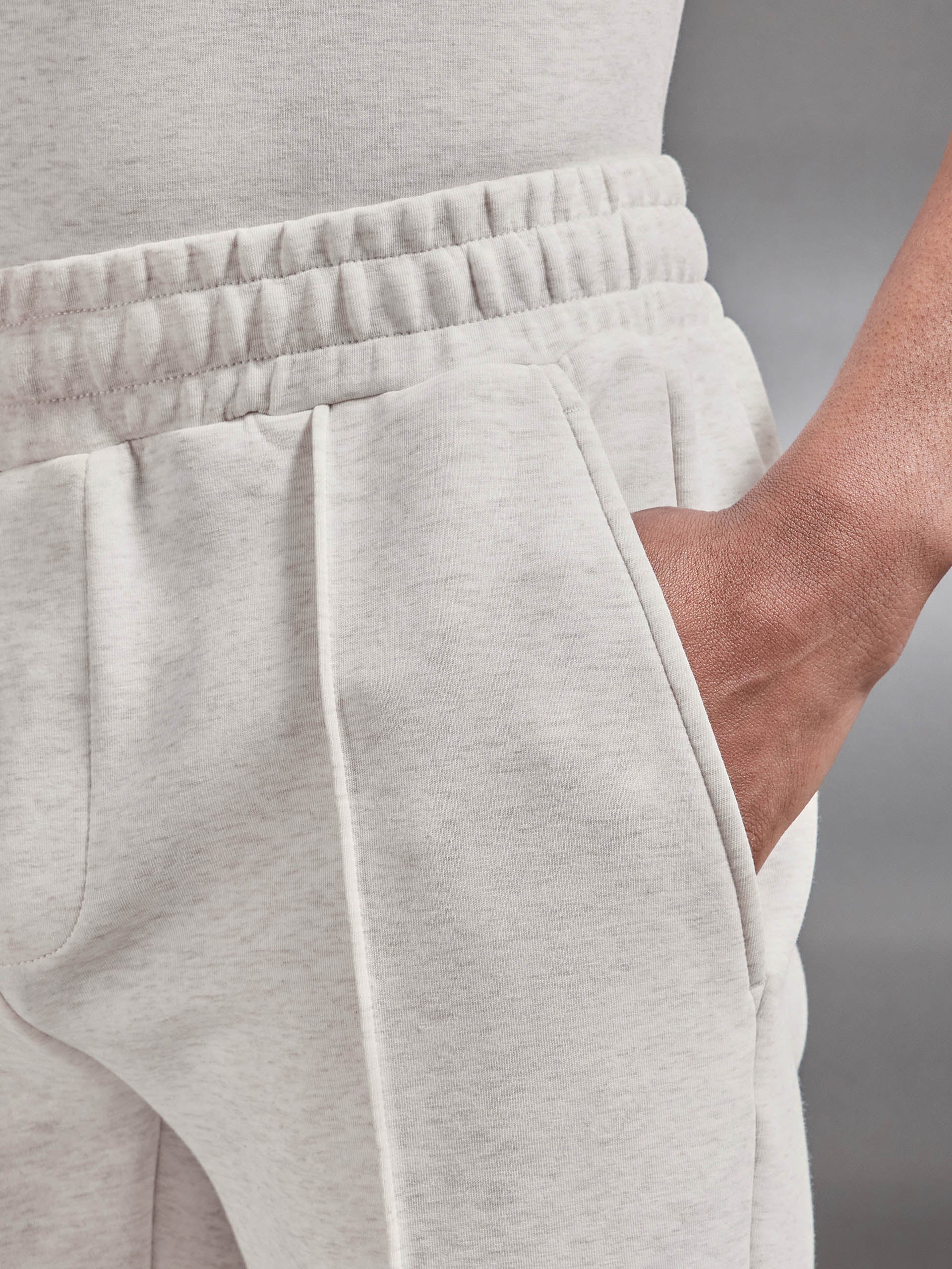 Everyday Luxe Short in Oatmeal - Image 5