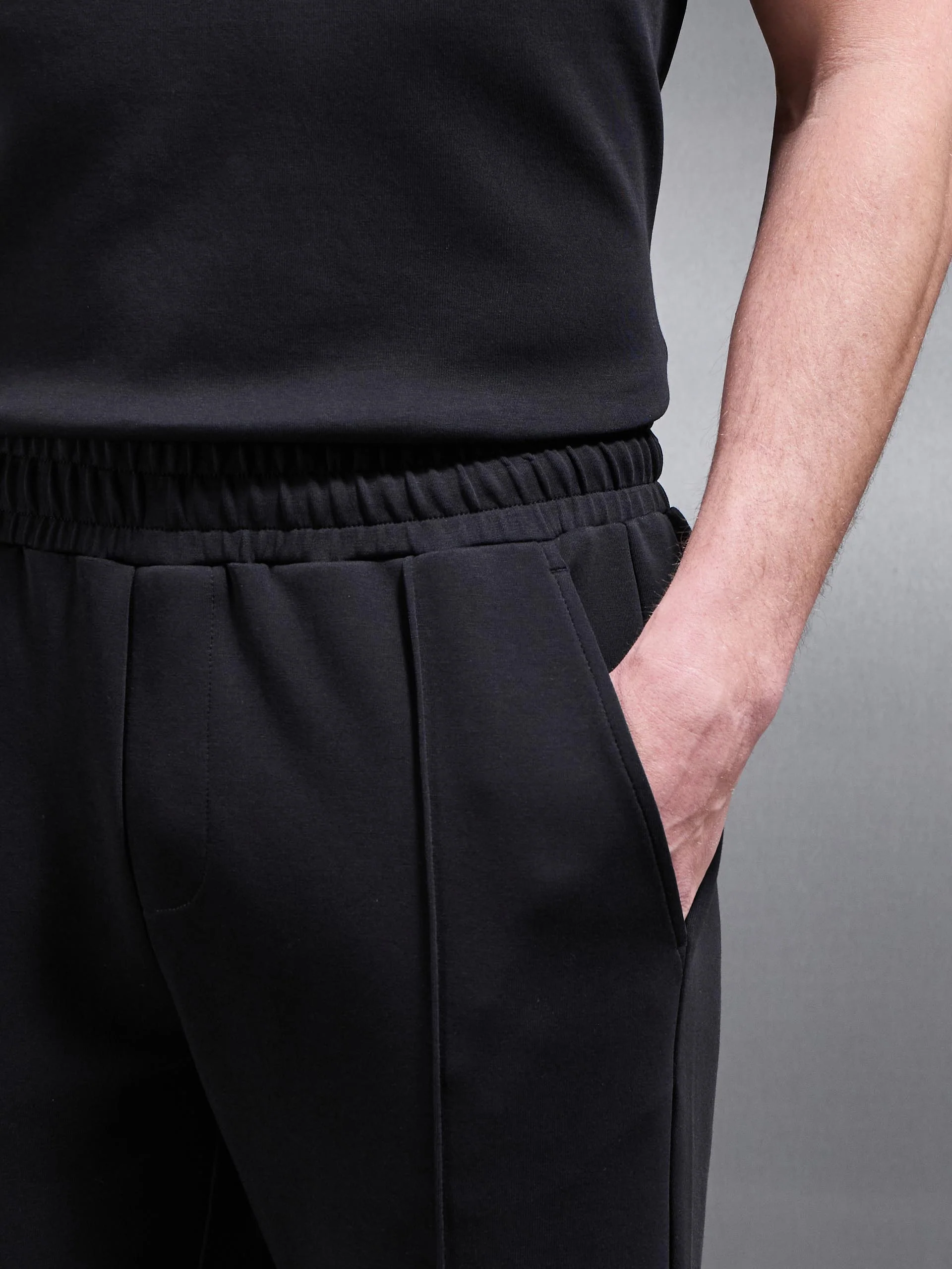 Everyday Luxe Slim Fit Jogger in Black - Image 3