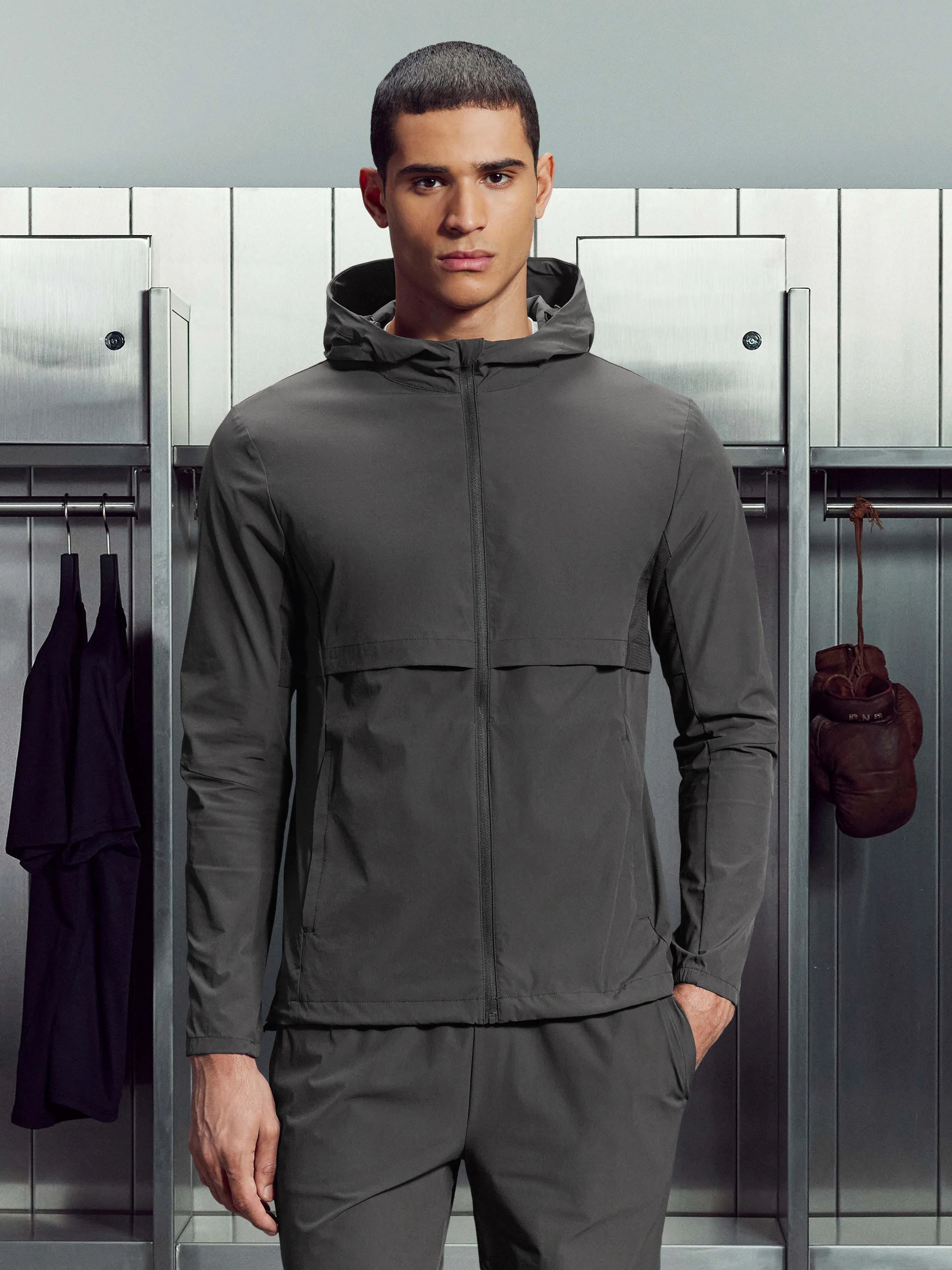 Performance Windbreaker in Grey