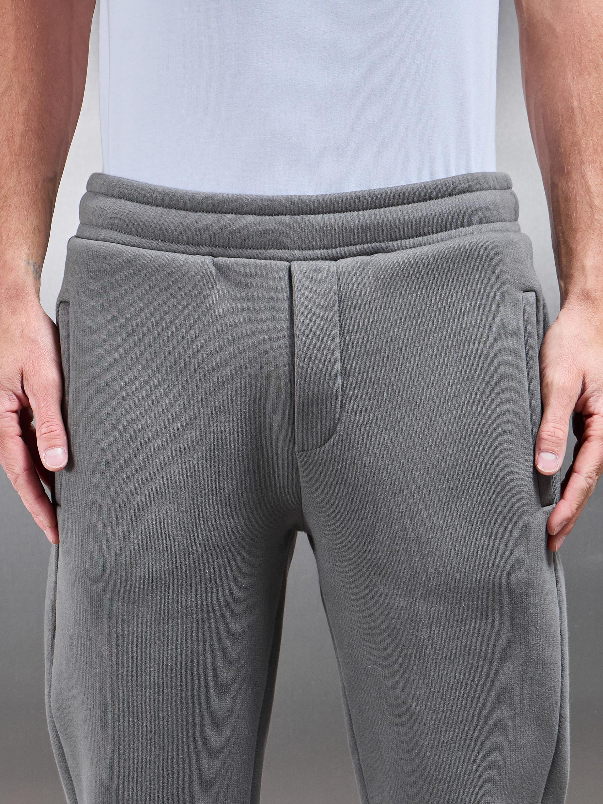 Relaxed Fit Jogger in Grey - Image 4